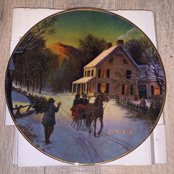 Avon fine collectibles Home For The Holidays 1988 Christmas horse carriage plate - Picture 2 of 4